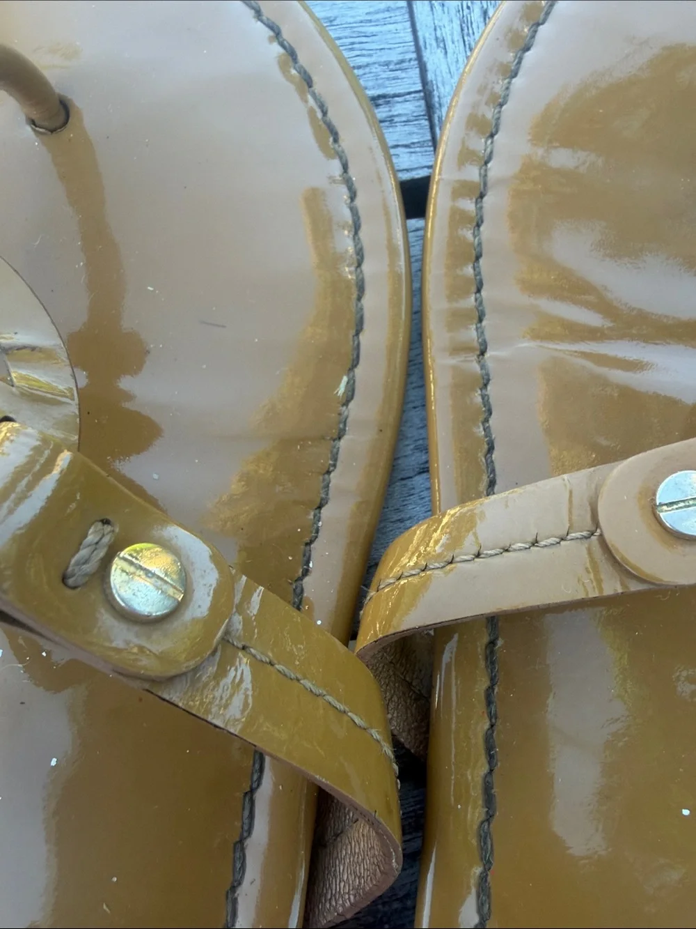 Tory Burch Tan Patent Leather Logo Thong Sandals womens